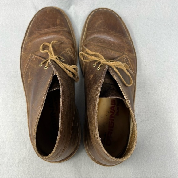 Clarks Men\'s Size 9.5 Desert Boot Beeswax Leather Brown - Gum Sole.
